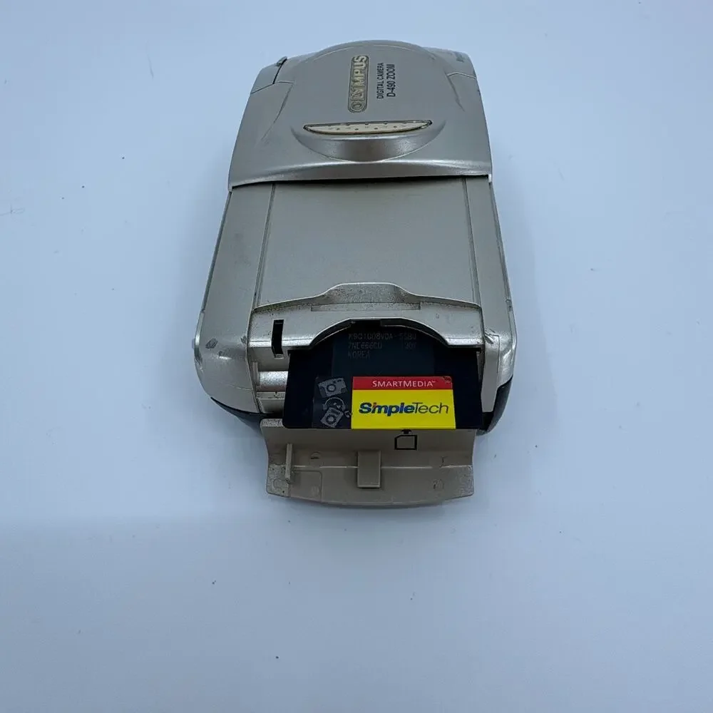 Olympus Camedia D-490 Zoom 2.1MP Digital Camera 3X Optical Zoom For Parts